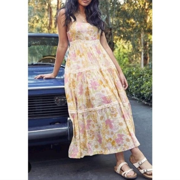 American Eagle Outfitters Dresses & Skirts - American Eagle Outfitters Boardwalk Floral Tiered Dress - Small